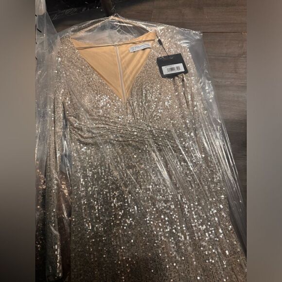 SEQUINED DRAPED 3/4 SLEEVE GOWN MAC DUGGAL - Picture 5 of 5